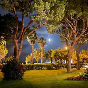 4-star Beachfront Appartment- Sea View Apartment Cannes